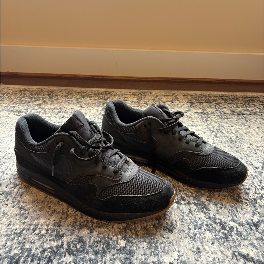 Nike Black Sneakers with Air Cushioning and Suede Panels